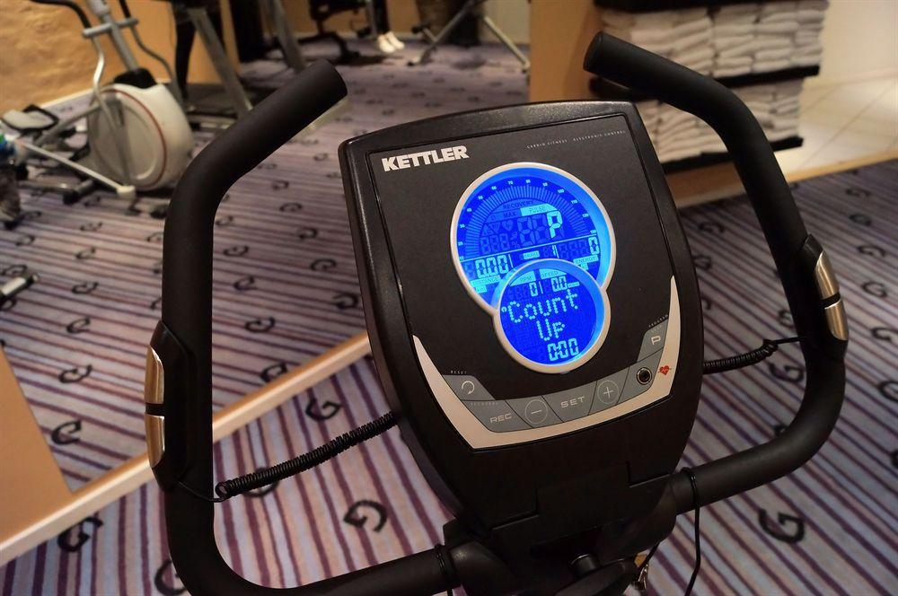 玛农勒斯套房古斯米登酒店 哥本哈根 外观 照片 A computer on a stationary bicycle