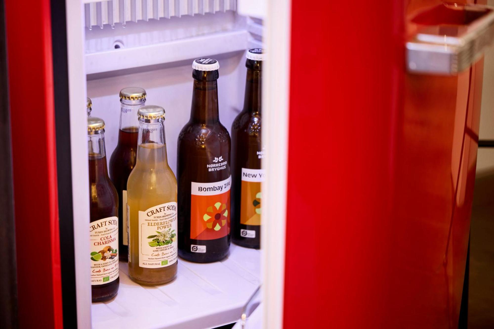 玛农勒斯套房古斯米登酒店 哥本哈根 外观 照片 Beer in a refrigerator